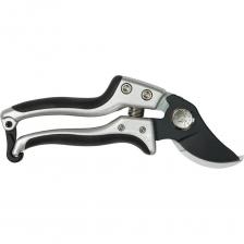 Секатор SAMURAI S-888 - ручной инструмент для обрезки тонких ветвей деревьев и кустарников, а также цветов. Рекомендуемый максимальный диаметр среза - ? 18 мм. Длина секатора L=215 мм, Витая возвратная пружина облегчает возврат в исходное положение. Полированные лезвия из нержавеющей стали, покрытые тефлоном, обеспечивают гладкий срез и устойчивы к износу. Рукоятки выполнены из метала покрытого цветным лаком золотого цвета, с накладками из резинопластика, имеют эргономичную форму и не скользят в руке. Конструкцией предусмотрено наличие фиксатора нерабочего положения в виде накидного крючка на конце рукоятки.