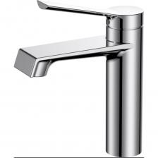 Смеситель для раковины D&K Bayern.Bamberg DA1552101 Сочетает в себе привлекательный и продуманный дизайн, практичный и функциональный, лаконичные формы с выбором популярных цветовых решений поможет создать идеальную кухню и ванную комнату каждому. Смесители из латуни высокого качества, безопасны для людей и домашних животных из-за пониженного содержания свинца; Блестящее хромированное покрытие обладает высокими защитными и декоративными свойствами; Протестирован на 500 000 циклов включения, что составляет более 30 лет повседневного использования, семьи из четырёх человек; Аэратор Neoperl экономит воду за счет смешивания с воздухом, струя становится ровнее и мягче, снижая уровень шума; Гибкая подводка 40 см идёт в комплекте для быстрой установки.