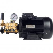 Профессиональный насос: Насос рассчитан на давление до 250 бар, но на данной мощности двигателя работает при 210 бар, что значительно увеличивает его срок службы. При этом, запас давления перекрывает большинство задач аппарата. Высокая производительность: С помощью насоса на 900 литров в час (15 литров в минуту), вы сможете выполнять любые задачи быстро и эффективно. Высокое давление разрушает грязь, а большой поток воды быстро вымывает ее. Сделано в России: Аппарат собран на территории России, что гарантирует высокое качество и доступность сервиса. Ремонтопригодность и запчасти: Высокая ремонтопригодность и наличие всех необходимых запчастей на складе упрощают обслуживание и гарантируют длительное использование. Официальная гарантия: На аппарат предоставляется официальная гарантия сроком на 1 год. Защита и безопасность: Регулятор давления с системой By-Pass закрытого типа прост и надежен. Термоклапан защищает аппарат от перегрева и повышает его безопасность в эксплуатации. Надежный электродвигатель: Моноблок оснащён мощным электродвигателем Уралэлектро 5,5 кВт, специально адаптированным для работы с насосом PINFL. Идеальное решение для: Профессиональной чистки на производствах Мойки транспорта и спецтехники Работы в аграрном секторе и строительстве