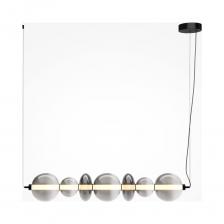 Futuro – серия подвесных и напольного светильников с нестандартным футуристическим оформлением. Оригинальная форма выдувных стеклянных плафонов напоминает о технологиях будущего: они смотрятся легко и воздушно, органично дополняя минималистичный современный интерьер. Выдувное тонированное стекло с градиентным окрашиванием создает парящий эффект: дымчато-серое или янтарное стекло плавно переходит в почти прозрачное. В серию вошли светильники с горизонтальным и вертикальным расположением источников света. Первый вариант подойдет для размещения в зоне барной стойки или острова в столовой или гостиной. Компактный вертикальный светильник удобно расположить рядом с кроватью: он потребует минимум места, и при этом будет давать максимум света. Он подойдет в качестве основного источника освещения.