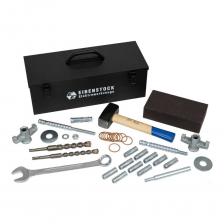 Набор принадлежностей EIBENSTOCK для крепления установок алмазного сверления 35991000Предназначен для монтажа алмазных станин к рабочей поверхности.Набор включает в себя:брусок для заточки алмазной коронки (арт. 35910000)набор для крепления станины в бетон (арт. 35720000)набор для крепления станины в кирпич (арт. 35724000)кувалда весом 1,25 кгсверло SDS-plus 16 мм,сверло SDS-plus 20 ммключ 27 мм10 шт. медных колец 1 1/4 '' для упрощенного демонтажа алмазной коронки (арт. 35450000)