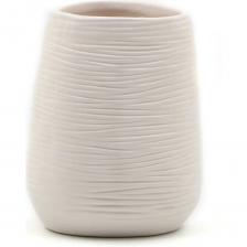 Керамический стакан для зубных щеток «Basic» – стильный и практичный аксессуар для ванной комнаты. Стакан имеет обтекаемую овальную форму с устойчивым основанием и лаконичный черно-белый дизайн. Вместительность стакана позволяет разместить в нем зубные щетки всех членов семьи. Стакан для щеток легко мыть, он не впитывает воду и устойчив к влаге. Новый стакан освежит ванную комнату, добавит стиля и утонченности. Стакан для щеток будет гармонично смотреться с дозатором, мыльницей и ершиком из коллекции «Basic». Купить аксессуары для ванной комнаты можно в квартиру, загородный дом, офис или в подарок близкому человеку.