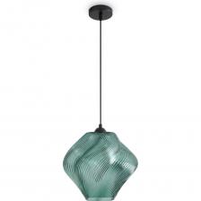 В коллекции подвесных светильников Shiny стекло раскрывает свою магическую природу. Рельефный плафон, напоминающий изящные цветочные бутоны или сладкие карамельки, выполнен в актуальном оттенке: загадочном темно-сине-зеленом. Он создает свое особое настроение, а черная металлическая арматура подчеркивает глубину и насыщенность стекла. Светильники с классическим цоколем позволяют экспериментировать с яркостью и температурой света. Рельефная поверхность стекла преломляет лучи, рождая на стенах живую игру цветных бликов. При комбинировании светильников разных размеров и оттенков возникает эффект парящих в воздухе драгоценных цветов, наполняющих пространство мягкими цветовыми переливами. Серия Shiny — это больше, чем освещение. Это способ создать в интерьере особую атмосферу, где свет и цвет сливаются в единую симфонию.