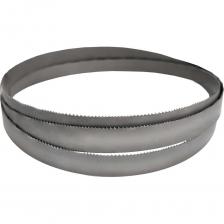 Полотно M42 METALMASTER используется для распила заготовок из черных и цветных металлов:Нержавеющие и кислотоустойчивые стали.Нитрированные и быстрорежущие стали.Чугун.Инструментальные стали.Цементируемые стали, пружинные стали и стали для шарикоподшипников.Углеродные и улучшенные стали.Строительные стали, стали глубокой вытяжки и автоматные стали.Цветные металлы.Алюминий и сплавы алюминия.Режущая часть зубьев сделана из быстрорежущей стали M42. Эта сталь отличается твердостью (до 950 HV). Благодаря конструктивным особенностям полотно может легко справиться с такими производственными операциями, как резка труб, профилей, а также заготовок с переменным сечением. При пилении наблюдается минимальный расход материала. Благодаря разведенным зубьям полотна рез получается чистым.Собственное производство MetalMaster по сварке швов гарантирует, что шов будет отличного качества, и соответственно пильное полотно прослужит достаточно длительное время. Специально подобранная пружинная сталь основы пилы обеспечивает ей прочность и долговечность, а надежное электронно-лучевое сварное соединение с режущими зубьями, позволяет использовать эти пилы в самых тяжелых условиях производства.Внимание, изображение товара может отличаться от реального! Верные параметры указаны в технических характеристиках товара.