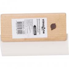 Шпатель для фуговки Управдом 100 мм, резиновый, белый 052631-100 4100003200 применяется для нанесения жидких растворов и затирки швов облицовочной плитки. Шпатель не оставляет следов при работе. Инструмент изготовлен из качественной эластичной резины. Деревянная рукоятка из твердых пород дерева обеспечивает комфортную эксплуатацию. Внимание! Изображение товара может отличаться от реального! Смотрите таблицу с техническими характеристиками!