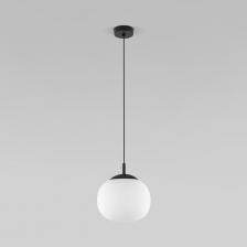 Подвесной светильник 5824 Vibe в черном цвете предназначен для создания дополнительного освещения и акцентной подсветки в современных интерьерах. Светильник со сменной лампой E27 создаст качественное освещение на площади 2 м кв. и подсветит рабочие зоны на кухне или в зале и в других местах.Однорожковый светильник со стеклянным плафоном оборудован системой регулировки высоты подвеса, позволяющей размещать изделие на разных уровнях, уменьшая или увеличивая угол рассеивания светового потока.Накладной светильник легко устанавливается на натяжных потолках при помощи монтажной планки.