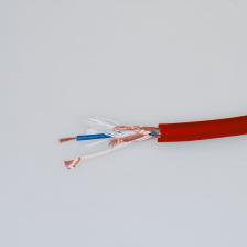 Микрофонный кабель 2x0,24 мм? предназначен для подключения микрофонной аппаратуры. Проводник кабеля выполнен из двух многопроволочных медных жил, сечением 0,24 мм? каждая. Экран состоит из 82 жильной медной проволоки. Предусмотрена обмотка каждой жилы из 8 шелковых нитей, которая предназначена для обеспечения наибольшей прочности кабеля. Материал внешней оболочки – ПВХ. Диаметр кабеля составляет 6,5 мм.