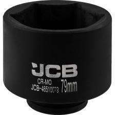 Головка ударная глубокая от JCB — это профессиональный инструмент, предназначенный для работы с крепежными элементами, требующими повышенных усилий. Изготовленная из высококачественной хромомолибденовой стали, эта головка обеспечивает надежность и долговечность в самых требовательных условиях.Высокая прочность: Хромомолибденовая сталь гарантирует стойкость к механическим нагрузкам и долговечность.Ударная конструкция: Специальная форма позволяет работать с пневматическими и электрическими гайковертами, выдерживая значительные ударные нагрузки.Глубокий профиль: Позволяет легко работать с длинными болтами и гайками, обеспечивая доступ в ограниченных пространствах.6 граней: Обеспечивает надежное сцепление с крепежом, минимизируя риск соскальзывания.ХарактеристикиПосадочный квадрат: 3/4"Размер: 79 ммМатериал: Хромомолибденовая стальПрименение: Идеальна для автомобильного ремонта, строительства и промышленных процессов.Головка ударная глубокая JCB — это надежный и эффективный инструмент, который станет незаменимым помощником в арсенале профессионалов, работающих с крепежными элементами.