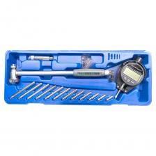 Электронный цифровой нутромер представляет собой прецизионный электронный автоинструмент, специально разработанный для точного определения размеров пазов, отверстий и внутренних поверхностей изделий (например в цилиндрах двигателя) методами абсолютного или относительного измерения. Такое оборудование для автосервиса находит широкое применение в автослесарных и моторных работах, в условиях автосервисных центров. Цифровой нутромер является незаменимым помощником для профессиональных автомехаников и слесарей, обеспечивая высокую точность и удобство в работе при определении размеров внутренних поверхностей различных изделий, включая цилиндры двигателей и другие труднодоступные места. Нутромер позволяет производить измерения в диапазоне от 50 до 160 мм с высокой точностью, вплоть до 0.01 мм, гарантируя надежные и точные результаты. Цифровая технология измерений позволяет легко считывать значения на экране, делая использование инструмента более удобным и эффективным. Компактный размер и прочный кейс для хранения обеспечивают удобство хранения и транспортировки нутромера.