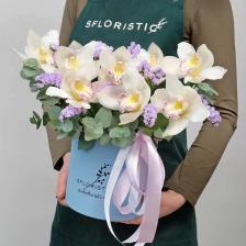 Букет живых цветов STUDIO FLORISTIC Композиция из Орхидей «Волшебный каскад»