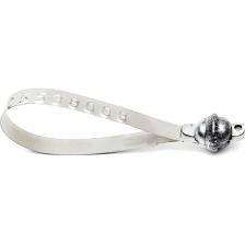 Металлическая ленточная пломба КПМ-4-2201 - этот вид индикаторных пломб конструктивно очень прост: состоит из металлической ленты на конце с замком, защищенном металлическим шариком. Материал - высококачественная сталь, которая также является гарантией надежности устройства. Главный признак идентификации – уникальный многозначный номер, нанесенный методом штамповки на ленту, который исключает любые фальсификации. Установка - вручную, без специальных инструментов. Снятие - с помощью кусачек или ножниц.