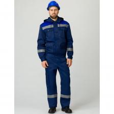 Брючный костюм Факел Титан-1 СОП темно-синий/васильковый, размер 44-46, рост 182-188 87468216.002 состоит из куртки и брюк. Оснащена широкими светоотражающими полосами 50 мм, благодаря чему подходит для работы в местах с плохим освещением. Костюм изготовлен в соответствии с ГОСТ из плотного материала с водоотталкивающей пропиткой. Укороченная куртка рабочая на молнии удобна в работе и отличается длительным периодом эксплуатации. Защиту от осадков и ветра обеспечивают съемный капюшон с регулировкой по лицу и ветрозащитная планка, застегивающаяся на кнопки. Рабочие брюки отлично садятся по фигуре. Униформа дополняется удобными объемными карманами с клапанами на кнопках, что помогает сохранять в целости записи и расходники.