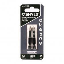 Биты SHYLD хорошо передают крутящий момент, что исключает повреждение винта или заготовки. Торсионные ударные биты SHYLD DYNAMIC FLEX, выполненные из комплексно-легированной хромомолибденовой стали S2 – отличное решение для профессионального и промышленного использования в строительных и монтажных работах. Технология DYNAMIC FLEX - особая структура стали для торсионных бит SHYLD® одновременно увеличивает твердость и ударную вязкость металла. Высокая износостойкость - обладают большим ресурсом службы и стойкостью к износу, а также эффективными антикоррозийными свойствами. Магнитная рабочая часть биты - надежно удерживает крепеж при работе и облегчает работу мастера. Амортизирующая конструкция - тангенциальный удар от шуруповерта лучше амортизируется, позволяя равномерно распределить нагрузку по бите и избежать поломки. Утонченная геометрия заточки - гарантирует точную фиксацию биты в крепеже при любой нагрузке, даже при слабом давлении на инструмент. Высокоуглеродистая легированная сталь S2 - максимально прочный сплав с уникальными свойствами, который позволяет использовать биты для самых сложных задач. Термическая обработка бит LASER THERM - увеличивает износостойкость металла без коробления основы и негативного влияния на пластичность и прочность самой биты.