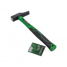 Молоток слесарный с фибергласовой ручкой 250 г и резиновой противоскользящей накладкой от бренда ROCKFORCE - это ударно-силовой слесарный, строительный инструмент, с его помощью раскалывания предметов, забивания гвоздей, рихтуется листовой металл, удаляется засохший раствор и т.д Инструмент имеет оптимальное распределение веса. Профилированная рукоять не выскальзывает и удобно ложится в ладонь - это позволяет делать мощный замах. Грани на бойке обеспечивают точный удар. Эргономичная фибергласовая рукоятка с противоскользящим покрытием способствует снижению отдачи при ударе и комфортной работе без усталости. Инструмент отличается прочностью и высоким качеством исполнения. Материал: стекловолокно, резина, сталь. Вес бойка 250 г. Длина молотка 280 мм. Длина бойка 100 мм. Ширина бойка 23 мм.