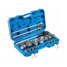 HOEGERT TECHNIK Набор инструмента 3/4", 26 шт HT1R511 - Мощный набор для профессиональных задач!Набор инструментов HOEGERT TECHNIK HT1R511 - это незаменимый комплект для любой мастерской или автосервиса, включающий в себя все необходимое для работы с крепежом большого размера. Набор состоит из 26 предметов с посадочным размером 3/4" и 1", обеспечивая широкий спектр применения.Преимущества, которые вы оцените:Полный комплект: Включает в себя трещотку, торцевые головки различных размеров, удлинители, скользящую ручку, переходник и поворотную ручку, обеспечивая возможность выполнения широкого спектра задач.Прочность и надежность: Головки и принадлежности изготовлены из легированной хром-ванадиевой стали, обеспечивающей устойчивость к деформации и долгий срок службы.Прецизионный механизм: Храповой механизм изготовлен из высококачественной хромомолибденовой стали, обеспечивая плавную и надежную работу.Удобство хранения и транспортировки: Упакован в практичный кейс из прочного пластика, обеспечивающий удобное хранение и транспортировку.Характеристики:Материал головок и принадлежностей: Легированная хром-ванадиевая стальМатериал храпового механизма: Хромомолибденовая стальКоличество зубцов храпового механизма: 24Размеры привода: 3/4" и 1"Количество предметов: 26HOEGERT TECHNIK HT1R511 - это надежный и универсальный набор инструментов, который станет незаменимым помощником в вашей мастерской или автосервисе, обеспечивая эффективность и безопасность при работе с крепежом большого размера! Идеальный выбор для профессионалов, ценящих качество и надежность!