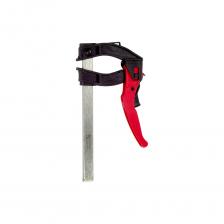 Стальной стержень, усиленные полимерные губки и большой защелкивающийся рычаг образуют уникальный легкий зажим, который идеально подходит для деревообработчиков Независимо от того, являетесь ли вы опытным столяром или энтузиастом этот зажим идеально подходит для широкого спектра деревообрабатывающих проектов, от изготовления шкафов до сборки мебели Если вам нужно закрепить небольшие панели или удержать молдинг на доске, зажим LCL Woodwork с рычажно-храповым механизмом обеспечивает достаточное удерживающее давление и чрезвычайно удобен в использовании Просто поместите зажим туда, где необходимо давление, вручную затяните губки на ложе, затем сильно потяните защелкивающийся рычаг до тех пор, пока желаемое давление не будет достигнуто Большие губки изготовлены из ударопрочного и устойчивого к разрушению армированного полиамида Конструкция зажима облегчает зажим по всем четырем краям, а также по большой поверхности губки Одно из основных достоинств инструмента - это функциональность быстрой рукоятки Струбцина рычажная LCL-1690 Woodwork F-образного типа оснащена храповым механизмом, позволяющим с легкостью оказывать точное и равномерное давление, он упрощает задачи по зажиму, обеспечивая надежный захват за считанные секунды Эргономическая рукоять из AВС-пластика не только повышает комфорт во время использования, но также обеспечивает надежный захват, снижая усталость рук во время длительных работ по дереву