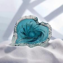 Синяя стеклянная сердцевидная тарелка