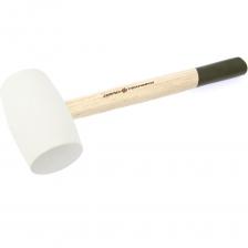 Киянка применяется для правки листового металла, а также для фальцовки различных изделий. Используется в тех случаях, когда высокая твердость стальных молотков нежелательна. Киянка изготовлена из белой резины, за счет чего она не окрашивает места ударов по обрабатываемой поверхности. Деревянная рукоятка киянки изготовлена из березы. Она хорошо поглощает колебания, возникающие при ударе, не передавая их на руку, что очень удобно при работе.