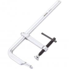 Цельнометаллическая кованная струбцина предназначена для зажима любых твердых материалов. Подходит для сварочных работ. Благодаря оптимизированному профилю, зажимное усилие за оборот винта возросло на 20%. Зажимное усилие до 6000 Н Подвижная скоба из стали 40Cr для амортизирующей эластичной фиксации Т-образная рукоятка с закругленными краями для простой передачи усилия