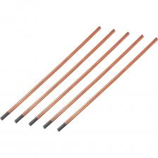 Электрод угольный диам. 9,5 мм упак. 5шт Оберон XLU09511.5 представляет собой графитовый/угольный стержень, снаружи покрыт тонким слоем меди (омедненный). Используется для осуществления строжки и резки металла, делает отверстия и удаляет дефекты, возникающие при литье.Производит сварку алюминиевой и медной проводки при прокладке электросетей. Не засоряет металл шва, отличается стабильным горением и малым брызгообразованием.