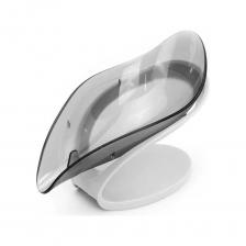 Современная мыльница со сливом для воды добавит ванной комнате изящества и практичности. Мыльница с наклоном позволяет мылу всегда оставаться сухим, а жидкость стекает по сливу, тем самым защищая мыло от роста бактерий и грязи. Подставка для мыла крепится на присоске к поверхности и не скользит. Изящная мыльница выполнена в приятных серых оттенках, она подойдет по дизайну к ванной или кухне в любом стиле. Прозрачная чаша мыльницы имеет специальный фиксатор, мыло останется в мыльнице, а лишняя жидкость стечет.