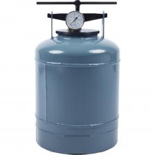 Установка бытовая для стерилизации консервов УБ-18 от ОАО "НЗГА" представляет собой надежное решение для домашнего консервирования. Компактные размеры 505х300х300 мм позволяют легко разместить устройство на кухне, а вместимость до 8 банок объемом 0,5 литра или 5 банок объемом 1 литр делает его удобным для обработки небольших партий продуктов. Газовый тип устройства обеспечивает автономность работы, не требуя подключения к электрической сети. Изготовленная из инструментальной стали, установка обладает высокой прочностью и долговечностью. Максимальное давление стерилизации составляет 0,390 МПа, что обеспечивает эффективную обработку консервов. Встроенный манометр позволяет контролировать давление, а предохранительный клапан обеспечивает безопасность эксплуатации. Вес устройства составляет 11 кг, что делает его достаточно удобным для перемещения и хранения.