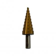 Сверло ступенчатое предназначено для сверления отверстий разных диаметров в листовых и тонкостенных изделиях из стали, цветных металлов, нержавеющей стали. Каждый следующий размер имеет плавный переход в виде ступеньки, что позволяет получать аккуратное отверстие нужного диаметра. Диаметры сверла: 4 мм, 6 мм, 8 мм, 10 мм, 12 мм, 14 мм, 16 мм, 18 мм, 20 мм.