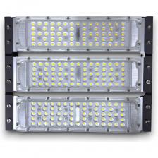 Светодиодный промышленный светильник KRASO (110Вт, IP67, 5000К,17600Лм) на лире PR(V)-110 подойдет для освещения большого помещения, а также аллеи, стадиона, парка и т.п.Легкий, но прочный корпус выполнен из алюминия, он не деформируется от воздействия внешних условий, что делает прибор из него долговечным.Встроенные светодиоды не нагреваются, безопасны для работы и просты для замены.