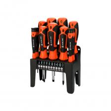 Рукоятки отвёрток 2-х компонентные с прорезиненной рифленой накладкой, обеспечивают надежных хват и снижают нагрузку на руку. Маслобензостойкие материалы гарантируют высокую прочность и долговечность. Край рукоятки, у основания стержня, имеет специальные грани, обеспечивающие надежную фиксацию в руке, предотвращая соскальзывание во время работы. На конце рукоятки есть специальное отверстие, которое позволяет хранить инструмент в подвешенном состоянии. Стержни изготовлены из высокопрочной стали Cr-V, имеют хромированное покрытие, значительно повышая антикоррозийные свойства. Наконечники намагничены, подвержены индукционной закалке, фосфатированы – надежно фиксируют любые крепежные элементы.