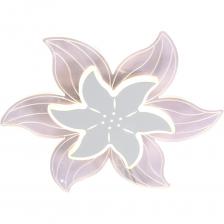 Люстра светодиодная ЭкономСвет 50534/50WT представляет собой современное осветительное решение, идеально подходящее для различных интерьеров. Она оснащена встроенными светодиодами, что обеспечивает высокую мощность светильника в 100 Вт и световой поток в 5200 люмен, что позволяет эффективно освещать площадь до 10 квадратных метров. Устройство поддерживает регулировку яркости и изменяемую цветовую температуру в диапазоне от 3000 до 6000 К, что позволяет адаптировать освещение под нужды пользователя. Управление осуществляется с помощью пульта дистанционного управления, что добавляет удобства в эксплуатации. Люстра выполнена в белом цвете с матовой поверхностью, что придаёт ей стильный и современный вид. Конструкция из металла и акрила обеспечивает долговечность и надёжность, а защита от пыли и влаги по стандарту IP20 делает её подходящей для использования в жилых помещениях.