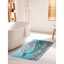 Коврик для ванной противоскользящий станет ярким акцентом для создания домашнего уюта в интерьере вашей ванной комнаты.Половик для ванной, душевой и туалета выполнен из мягкого и приятного материала велсофт (100% полиэстер) с тонкой прослойкой из поролона. Велсофт - мягкий ворс, который обеспечивает комфортное прикосновение при хождении босиком.Основание изделия изготовлено из нетканого материала с антискользящим покрытием, что предотвращает его скольжение по плитке и кафелю.Края прямоугольного коврика надежно обработаны, не распушатся (не деформируется) во время эксплуатации.Быстро высыхает и не теряет своих свойств при длительном контакте с влагой. Аксессуар для ванной мгновенно впитывает влагу, быстро сохнет и не линяет.Универсальное изделие подходит для использования в бассейне, сауне, спальне в качестве прикроватного коврика и как коврик для детей.Уход: стирать при температуре 30-40 градусов, выбирая деликатный режим стирки и отжим не более 800 оборотов. НЕ ОТБЕЛИВАТЬ!В комплект к коврику вы можете подобрать шторку для ванной под брендом JoyArty. Яркость рисунка может отличаться от изображения на сайте. Допустимо отклонение в размерах +- 5 см.