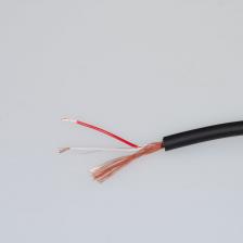 Микрофонный кабель 2х0,11 мм? предназначен для подключения микрофонной аппаратуры. Кабель имеет экранировку, что обеспечивает защиту от электромагнитных помех. Его внешний диаметр составляет 5 мм. Внутренняя структура кабеля включает три слоя: первый состоит из 9 проводов из меди диаметром 0.12 мм каждый, покрытых поливинилхлоридом (ПВХ), второй также содержит 9 медных проводов диаметром 0.12 мм, но покрытых этиленвинилацетатом (ЭВА), третий слой состоит из 50 проводов из меди диаметром 0.12 мм. Кроме того, внутри кабеля находятся 8 параллельных линий из хлопчатобумажной нити (COTTON). Внешний диаметр кабеля составляет 5 мм.