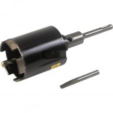 Алмазная коронка по бетону SKOLE диаметром 82 мм предназначена для профессионального бурения отверстий различного назначения в твердых строительных материалах, включая бетон, кирпич, камень. Конструкция коронки включает семь высококачественных алмазных сегментов, обеспечивающих высокую скорость прохождения материала и длительный срок службы инструмента. Внутри коронки находится центрирующее сверло, которое обеспечивает точное позиционирование отверстия и предотвращает смещение бура при работе. Хвостовик типа SDS+ позволяет быстро устанавливать и снимать инструмент с перфоратора или дрели соответствующего стандарта, обеспечивая надежное крепление и передачу крутящего момента. Высокая производительность благодаря алмазному покрытию Долговечность и износостойкость Точное выполнение отверстий Удобство установки и снятия с инструмента