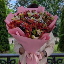 Букет живых цветов MADE KRIS Букет из 19 альстромерий "Мирцен"
