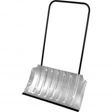 Оцинкованный движок для уборки снега позволяет привести в порядок территорию даже после снегопада. Оптимален для уборки участков большой площади. Ковш с бортиками по краям позволяет удерживать и перемещать большое количество снега, что ускоряет и упрощает работу. Движок пригодится владельцам дачных участков и сотрудникам коммунальных служб. Морозостойкость — движок можно использовать при температуре до -60 °C. Повышенная устойчивость к нагрузкам — стальная рукоятка отличается высокой прочностью на изгиб, ковш усилен ребрами жесткости. Защита от коррозии — стальной ковш оцинкован, рукоятка покрыта порошковой эмалью. Долговечность — на рабочей кромке ковша имеется накладка из углеродистой стали для защиты от истирания. Комфортная работа — П-образная рукоятка позволяет снизить нагрузку на спину.