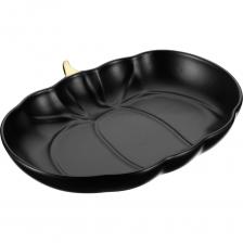 ПРЕИМУЩЕСТВА КЕРАМИЧЕСКИХ ФОРМ ДЛЯ ЗАПЕКАНИЯ1. Универсальность.Покрыта глазурью, устойчивой к механическим воздействиям. Подходит для духовки, микроволновки, холодильника и морозильной камеры. Выдерживают температурный диапазон от -40 до +250С без риска растрескивания.2. Равномерное распределение тепла.Имеет толстые стенки и дно, оптимальные для долгой готовки. Керамика обеспечивает равномерный нагрев по всей поверхности. Блюдо пропекается одинаково хорошо, без пережаренных краев или сырых участков.3. Эстетика и подача.Стильный внешний вид позволяет подавать блюда прямо в форме на стол. Доступны разные размеры и цвета, что подчеркивает изысканность любой кухни.4. Экологичность и безопасность.Натуральный материал, не выделяющий токсичных веществ при нагревании. Сохраняет вкус натуральных продуктов5. Простота ухода.Легко моются вручную и подходят для посудомоечной машины. Поверхность устойчива к образованию пятен и запахов ПРИМЕНЕНИЕИдеальны для приготовления запеканок, пирогов, мяса, рыбы и овощей. Сохраняют тепло блюд длительное время, что удобно для сервировки.