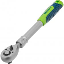 Ключ-трещотка 1/2? Сибртех 14077 с телескопической рукояткой длиной 300-430 мм, храповым механизмом с 72 зубьями и функцией быстрого сброса, — инструмент для работы с резьбовым крепежом. Используется совместно с торцевыми головками, удлинителями, адаптерами. Телескопическая рукоятка упрощает работу с труднодоступным крепежом, а также позволяет увеличить прикладываемое усилие. Трещоточный механизм с 72 зубьями облегчает работу, угол поворота составляет 5°, что удобно в условиях ограниченного пространства. Инструмент пригодится в мастерской и гараже. 