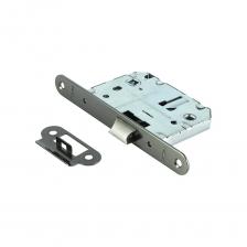 Защелка с фиксацией предназначена для деревянных межкомнатных дверей. Устанавливается с ручкой раздельной и ручкой поворотной Trodos (приобретаются отдельно). Данная модель оснащена стальным язычком, гарантирующим долгий срок службы. Подходит для запирания левых и правых дверей, открывающихся как внутрь, так и наружу. Стойкое гальваническое покрытие оптимально для использования во влажных помещениях. Межосевое расстояние - 70 мм. Размер сечения квадрата: под ручку - 8 мм, под поворотную ручку - 6 мм. Удаление квадрата - 50 мм.