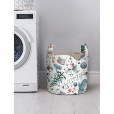 Корзина для белья 35x35 см поможет организовать порядок в доме и украсит любой интерьер в ванной комнате. Органайзер для белья объёмом 34 литра изготовлен из плотного искусственного войлока на основе тонких волокон 100% полиэстера. Плотность изделия: 240 гр/кв.м. При изготовлении изделия применяются безопасные и экологичные материалы, которые устойчивы к влаге (влагостойкая), быстро высыхают и не теряют своих свойств. Верхняя часть бака для белья закрывается текстильной вставкой с завязками, что позволяет скрыть содержимое корзины от лишних глаз. Изделие удобно складывается, в сложенном виде занимает минимальное количество места, при уборке легко перемещается, не царапая пол, в отличие от пластиковых корзин. Тканевый мешок для белья универсальный и многофункциональный. Можно использовать не только как контейнер, короб, ящик и кофр для белья, но также для хранения для детских игрушек, книг, вещей и других аксессуаров для дома. Органайзер для хранения доставляется в сложенном виде, вернуть прежнюю форму можно отпарив изделие в бережном режиме. К бельевой корзине также можно подобрать шторку и коврик для ванной, выполненные в аналогичной тематике. Декоративная корзина с рисунком -прекрасный вариант подарка маме, бабушке, дедушке, подруге на День рождения, юбилей, пасху и новоселье. Яркость рисунка может отличаться от изображения на сайте. Допустимо отклонение в размерах +- 3 см.