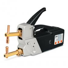 Клещи ручные SWT- переносные сварочные аппараты с микропроцессорным управлением, предназначенные, для точечной сварки листов толщиной 2+2 мм. ОСОБЕННОСТИ: Автоматическая регулировка времени точечной сварки и тока в зависимости от выбранной толщины материала; Выбор между непрерывным и импульсным режимом работы; Наличие импульсного режима позволяет производить сварку листов из высокопрочной стали с высоким пределом текучести; Регулировка давления на консоль от 40 до 120 кг(консоли 120 мм); Электронный таймер, с регулируемым временем точечной сварки от 0,1 сек. до 1,2 сек.; Ручка из термостойкого материала; В комплекте консоли 120 мм с электродами (без кейса).  