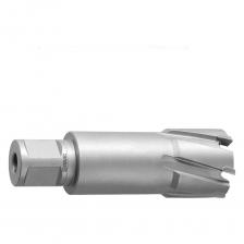 Корончатое сверло Ravic ?25x55 мм, TCT, W19 представляет собой высококачественный инструмент с твердосплавными TCT напайками, что обеспечивает его долговечность и эффективность при выполнении отверстий в металлических поверхностях.Данный вид сверла разработан для профессионального использования и отличается высокой устойчивостью к износу. Тип крепления хвостовика Weldon 19 обеспечивает надежное крепление сверла к оснастке, что значительно повышает безопасность и точность сверления.Диаметр сверла составляет 25 мм, а глубина сверления может достигать 55 мм, что делает его идеальным выбором для выполнения глубоких отверстий. Это сверло отлично подходит для использования в производственных условиях и на строительных объектах, где требуется быстрое и качественное сверление металлических изделий.