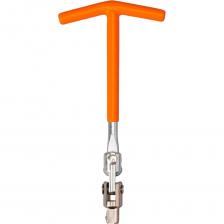 Свечной ключ предназначен для снятия и установки свечей зажигания бензиновых двигателей внутреннего сгорания. Инструмент оснащен шарнирным механизмом, что существенно облегчает использование в труднодоступных местах. Рукоятка ключа покрыта специальным материалом, который предотвращает скольжение, обеспечивая безопасное и удобное использование. Наконечник защищен от коррозии дополнительным покрытием, что гарантирует долгий срок службы инструмента.