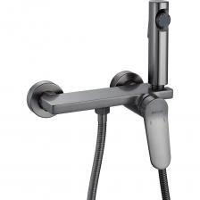 Гигиенический душ со смесителем Shevanik - это идеальное сочетание элегантности и функциональности. Корпус в форме полочки позволяет удобно разместить все необходимые предметы личной гигиены. Изготовленный из прочной латуни, смеситель оснащен керамическим картриджем и рычажным управлением, что гарантирует долгий срок службы и легкость в использовании. Классический настенный монтаж с возможностью регулировки межосевого расстояния благодаря комплекту эксцентриков делает установку универсальной. Шланг длиной 120 см в двойной металлической оплётке обеспечивает надежность и долговечность. Лейка из ABS пластика с силиконовыми форсунками предотвращает образование известкового налета и легко чистится. Держатель лейки интегрирован в корпус смесителя.