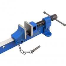 Винтовая струбцина бренда Scheppach с рабочей длиной 760 мм — это надежный стальной помощник для идеальной фиксации в различных проектах. Идеальна для столярки, авторемонта, строительства и любых задач, где требуется прочное и равномерное сжатие.ХарактеристикиТип: Струбцина винтовая F-образнаяРабочая длина: 760 ммМатериал: Чугун, покрытый шаровидным графитомШирина зева (макс.): 680 ммВес: 3,4 кгШирина и глубина захвата: 45х45 ммУстойчивость к нагрузкам: Литое чугунное основание и винт выдерживают экстремальные нагрузки без деформации.Плавный ход: Трапецеидальная резьба обеспечивает мощное прижимное усилие без срыва.Универсальность в примененииСтолярные работы: Склейка мебели, фиксация при сборке, изготовление каркасов.Авторемонт: Крепление деталей при сварке, рихтовке, покраске.Строительство: Фиксация балок, опалубки, труб.DIY проекты: Ремонт, моделирование, творчество.Слесарные работы: Зажим заготовок при обработке.Винтовая струбцина Scheppach — это универсальный и надежный инструмент, который станет незаменимым помощником в любых проектах, требующих качественной фиксации.