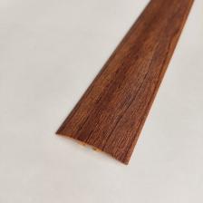 Одноуровневый порог произведен из сплава АД31Т1, изготовленного по ГОСТу. Тип крепления сквозной. Изделие обеспечивает гладкий переход между различными половыми покрытиями, создавая эстетически привлекательный внешней вид.Порог для пола дает возможность гармонично соединить паркетную доску, ламинат или другое необходимое напольное покрытие. Он создает непрерывный поток между комнатами, придавая интерьеру спокойствие и единство.Алюминиевый материал устойчив к коррозии, что гарантирует долгий срок эксплуатации.Благодаря одноуровневому стыку, профиль легко устанавливается на любом полу и не вызывает неудобств при ходьбе. Весь процесс установки порога на пол станет простым и быстрым.