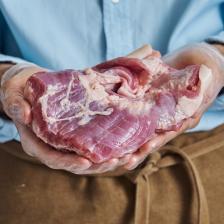 Грудинка свиная на кости 0.4-0.7кг. Доставим до двери!