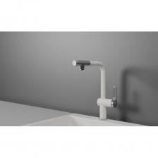 Смеситель для кухни с выдвижным изливом и подключением к фильтру от российского бренда Granula. Он сочетает в себе высокую функциональность и надежность, делая его незаменимым помощником на вашей кухне. Корпус из нержавеющей стали AISI 304 – надёжный корпус, делает смеситель долговечными и устойчивым к коррозии, перепадам давления и температур. Испанский картридж SEDAL – обеспечивает плавное регулирование напора воды и температуры, а также бесшумность при работе смесителя. Переключение между режимами подачи обычной и фильтрованной воды – реализована на самом изливе, это даёт возможность экономить пространство вокруг смесителя. Аэраторы NEOPERL – защищают от известкового налета, обеспечивают долгий срок службы и препятствуют засорам аэратора, отложениями и другими посторонними частицами, содержащимися в воде. Фиксированный диапазон вращения картриджа – экономит воду и ограничивает ход ручки, предоставляя возможность установит смеситель близко к стене. Выдвижной излив – увеличивает охват рабочей зоны и позволяет легко дотянуться до труднодоступных мест. Подключения к фильтру – обеспечивает постоянный доступ к чистой питьевой воде без необходимости покупки воды в магазине. Система креплений – обеспечивает устойчивость смесителя после монтажа на мойке или столешнице. В комплекте также идет специальное пластиковое крепление для дополнительной устойчивости на тонких мойках. Гибкая подводка длиной 60 см – позволяет легко дотянуться до корпуса смесителя при монтаже, не требуя особой ловкости и специальных навыков. Оригинальный дизайн ручки – делает смеситель удобным в использовании, а прочный корпус из нержавеющей стали добавляет ему эстетическую привлекательность. Этот смеситель станет отличным дополнением к вашей кухне и обеспечит комфорт, функциональность и долговечность в использовании.