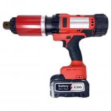 SABT-50 — профессиональный аккумуляторный гайковерт повышенной мощности: 850–5000 Н·м, выходной квадрат 1-1/2?, скорость до 2,5 об/мин. Прочный инструмент для крупногабаритных соединений, где требуется точная и повторяемая затяжка. Особенности: Широкий диапазон момента: 850–5000 Н·м — универсальность для тяжёлых узлов Квадрат 1-1/2?: работа с тяжёлыми головками под крупные гайки Низкая скорость - точность на «финише» затяжки Ударопрочный корпус Бесщеточный двигатель постоянного тока, без угольной щетки не требует технического обслуживания Интеллектуальное ПО, Bluetooth Области применения Нефтегаз/нефтехимия, металлургия, судостроение, сервис реакторов и колонн, крупные трубопроводные фланцы и другие области.