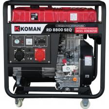 Дизельный генератор KOMAN RD8800SEQ представляет собой универсальное мобильное оборудование, которое служит для энергоснабжения различных устройств и приборов. Благодаря медной обмотке ротора и статора модель отличается надежностью и долговечностью. Металлическая силовая рама защищает рабочие узлы агрегата от повреждений при механических воздействиях.В основе генератора используется дизельный двигатель KOOP 1100FD- мощный, надежный и экономичный. Топливный бак 12.5 л обеспечивает непрерывную работу без дозаправки в течение 5,5 часов при 75% нагрузке. Электростартер позволяет быстро запустить дизельный двигатель.Дизельная электростанция KOMAN RD8800SEQ оснащена розеткой на 220В / и розеткой 380В / для трехфазных потребителей.Колеса в комплекте гарантируют удобную транспортировку. Модель поддерживает бытовое и профессиональное использование.