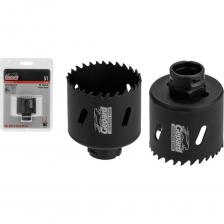 Применение: для сетевых и аккумуляторных дрелей-шуруповертов, легких перфораторах и со стационарными станками в безударном режиме; Назначение: для сверления сквозных отверстий в листовой и нержавеющей стали, легированному и нелегированному алюминию, цветным металлам, пластмассе, гипсокартону, древесно-стружечным плитам, дереву, ламинату; Зубья: специальная прогрессивная геометрия зубьев с переменным шагом 4-6 TPI (4-6.5 мм), крупный и мелкий зуб, разведенные для быстрого и чистого реза. Материал режущей части коронки: HSS M42 Bi-Metal 8% Co (быстрорежущая сталь c содержанием кобальта 8%), 65-68 HRC. Материал корпуса коронки: пружинная сталь 40Х, 48-52 HRC. Максимальная глубина сверления: 38 мм. Соединение коронки: быстрое соединение с универсальным центрирующим сверлом (серия GP2502) в одно движение при помощи адаптера в комплекте. Хвостовик с центрирующим сверлом в комплект поставки не входит. Предельно допустимое отклонение (толеранс) готового отверстия: +/- 1 мм.  Упаковка: индивидуальный блистер. Внимание, изображение товара может отличаться от реального! Верные параметры указаны в технических характеристиках товара.